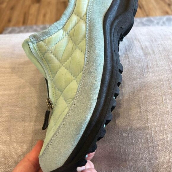 Lands END woman’s zipper sneakers. Mint green. Thick sole. Size 8. Leather/quilt - Picture 9 of 10
